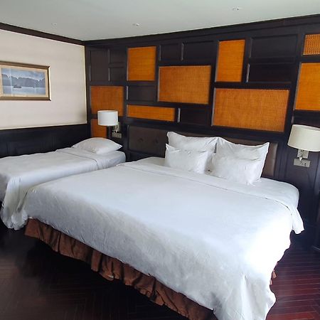 Ambassador Cruise Halong Bay Hotel ฮาลอง ภายนอก รูปภาพ