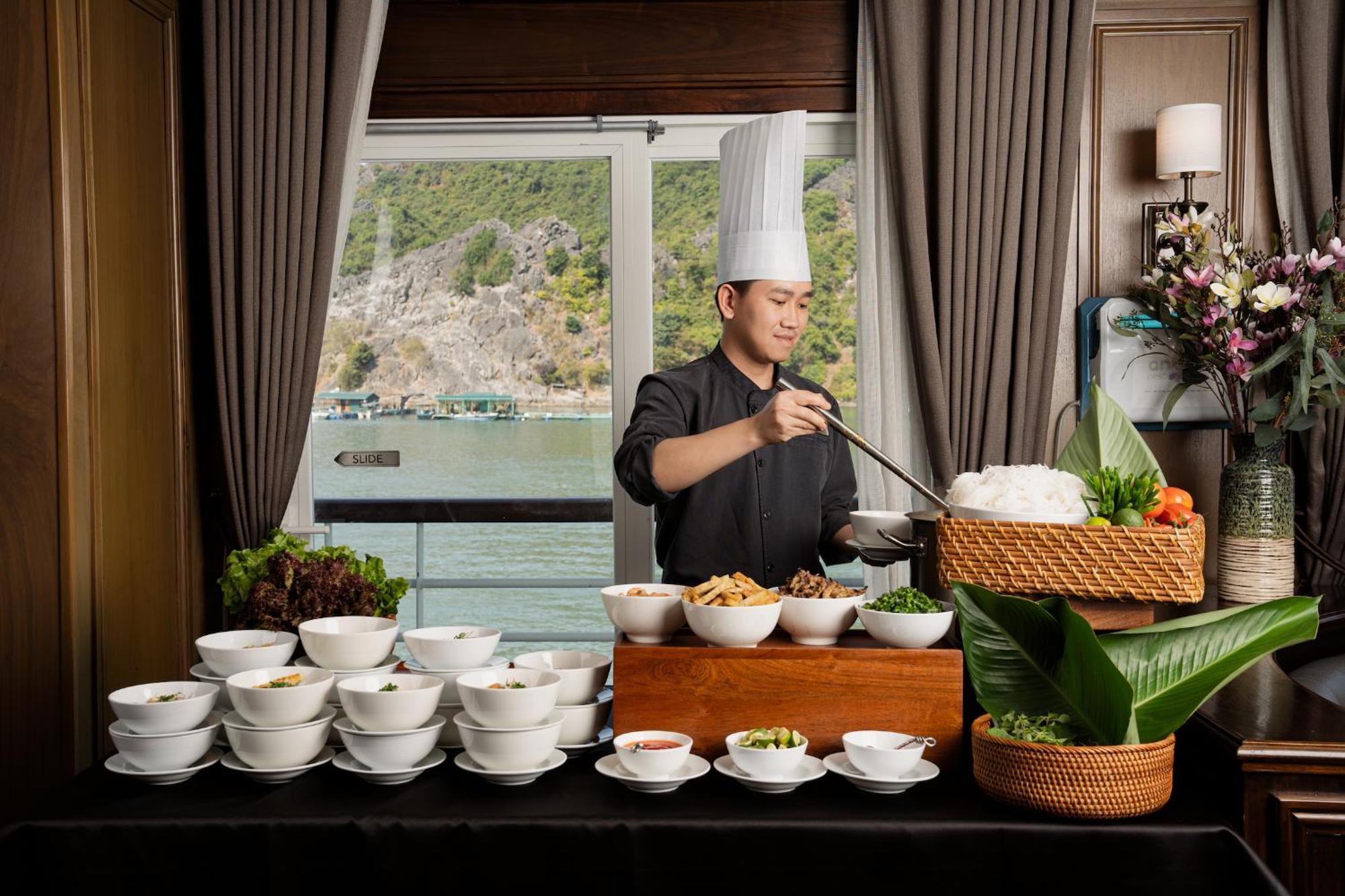Ambassador Cruise Halong Bay Hotel ฮาลอง ภายนอก รูปภาพ