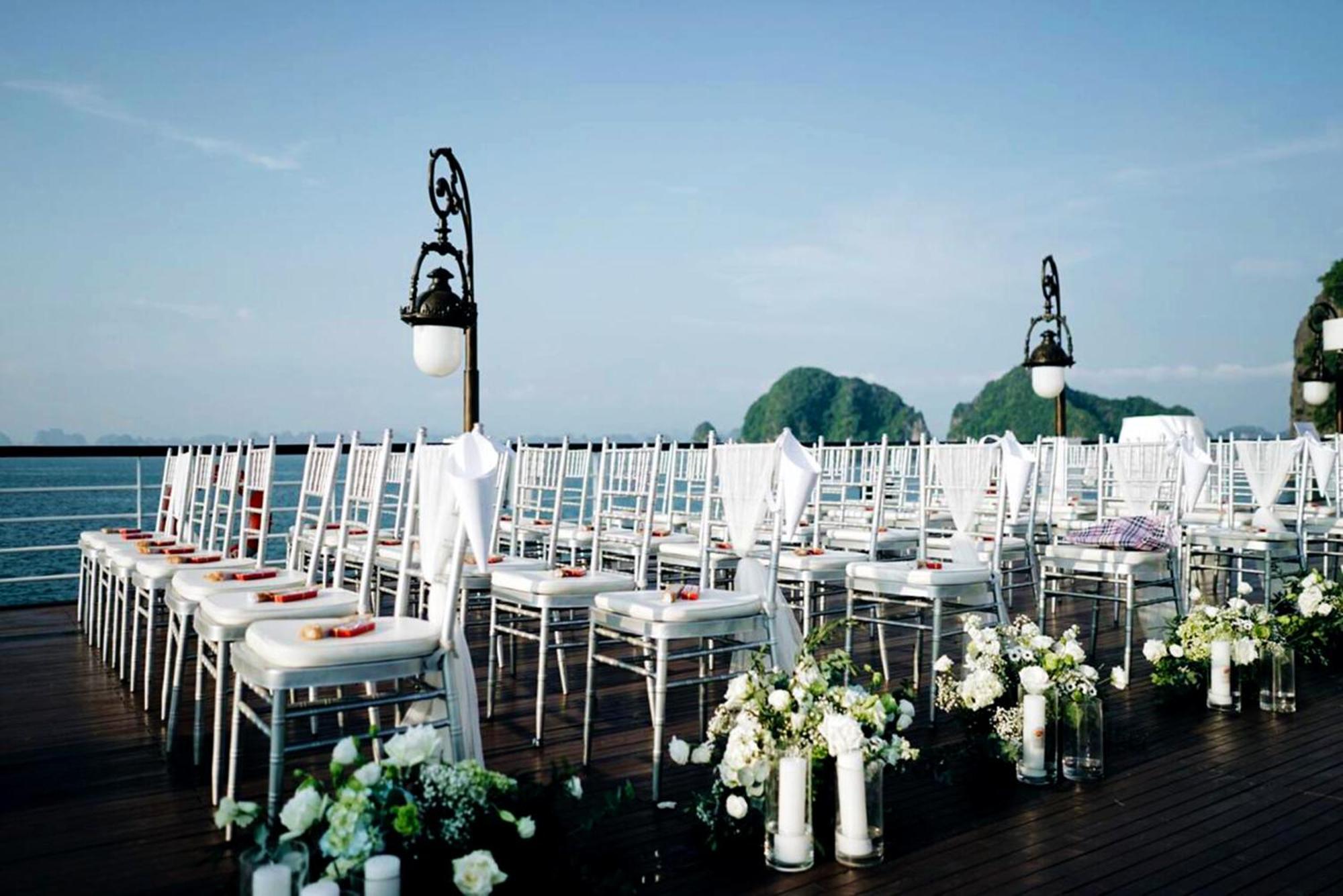 Ambassador Cruise Halong Bay Hotel ฮาลอง ภายนอก รูปภาพ