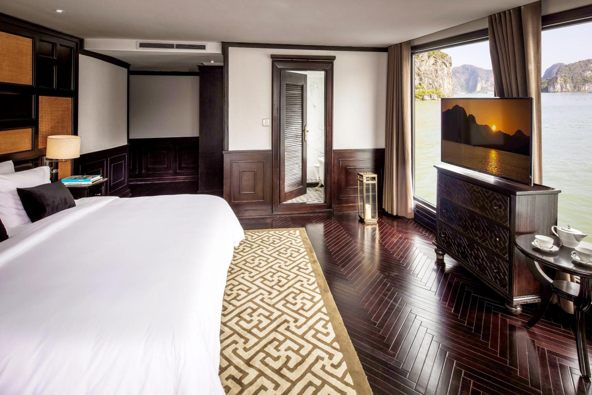Ambassador Cruise Halong Bay Hotel ฮาลอง ภายนอก รูปภาพ