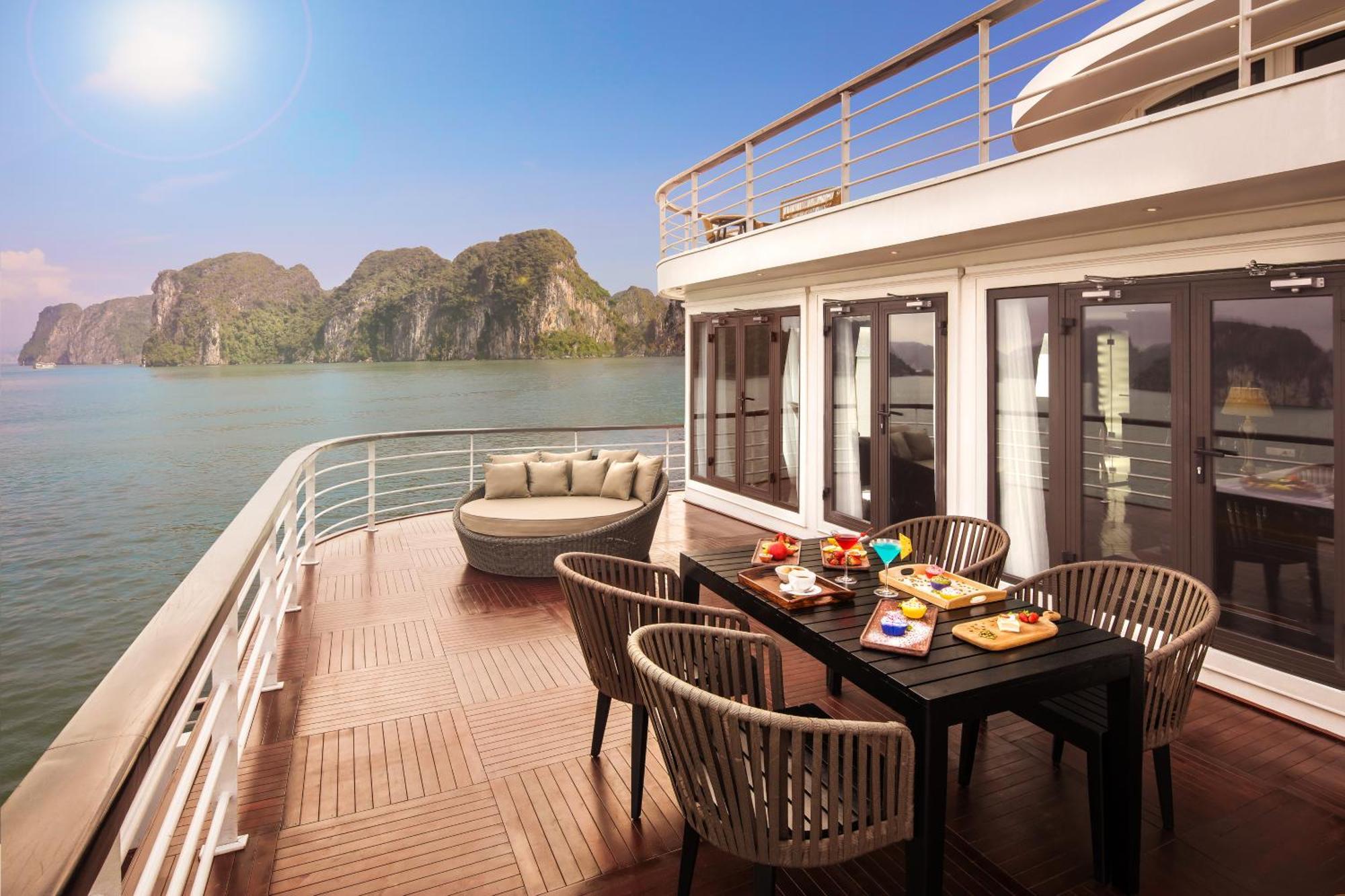Ambassador Cruise Halong Bay Hotel ฮาลอง ภายนอก รูปภาพ