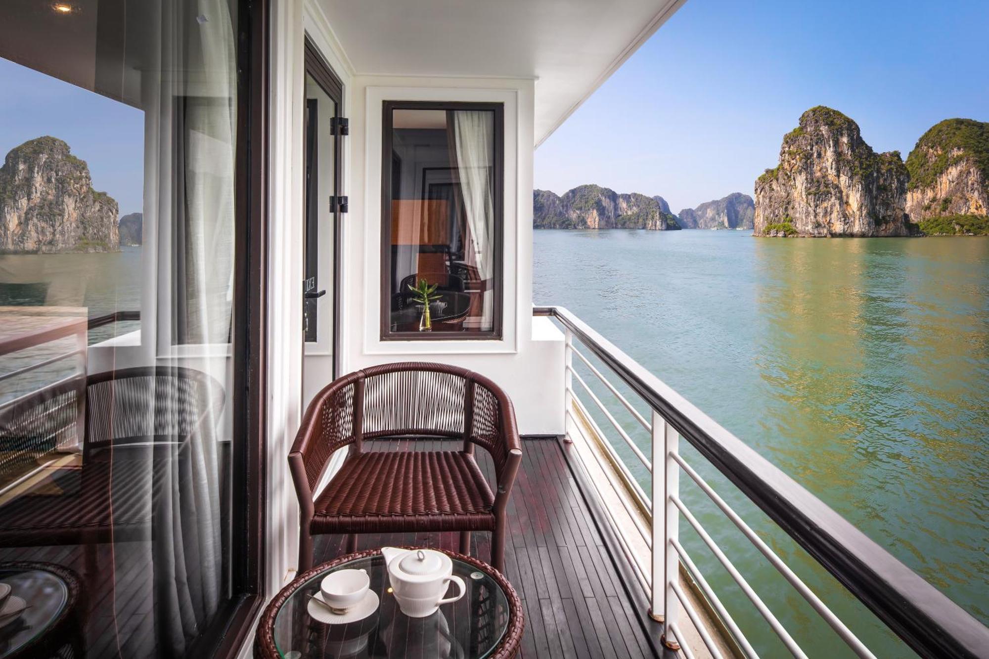 Ambassador Cruise Halong Bay Hotel ฮาลอง ภายนอก รูปภาพ