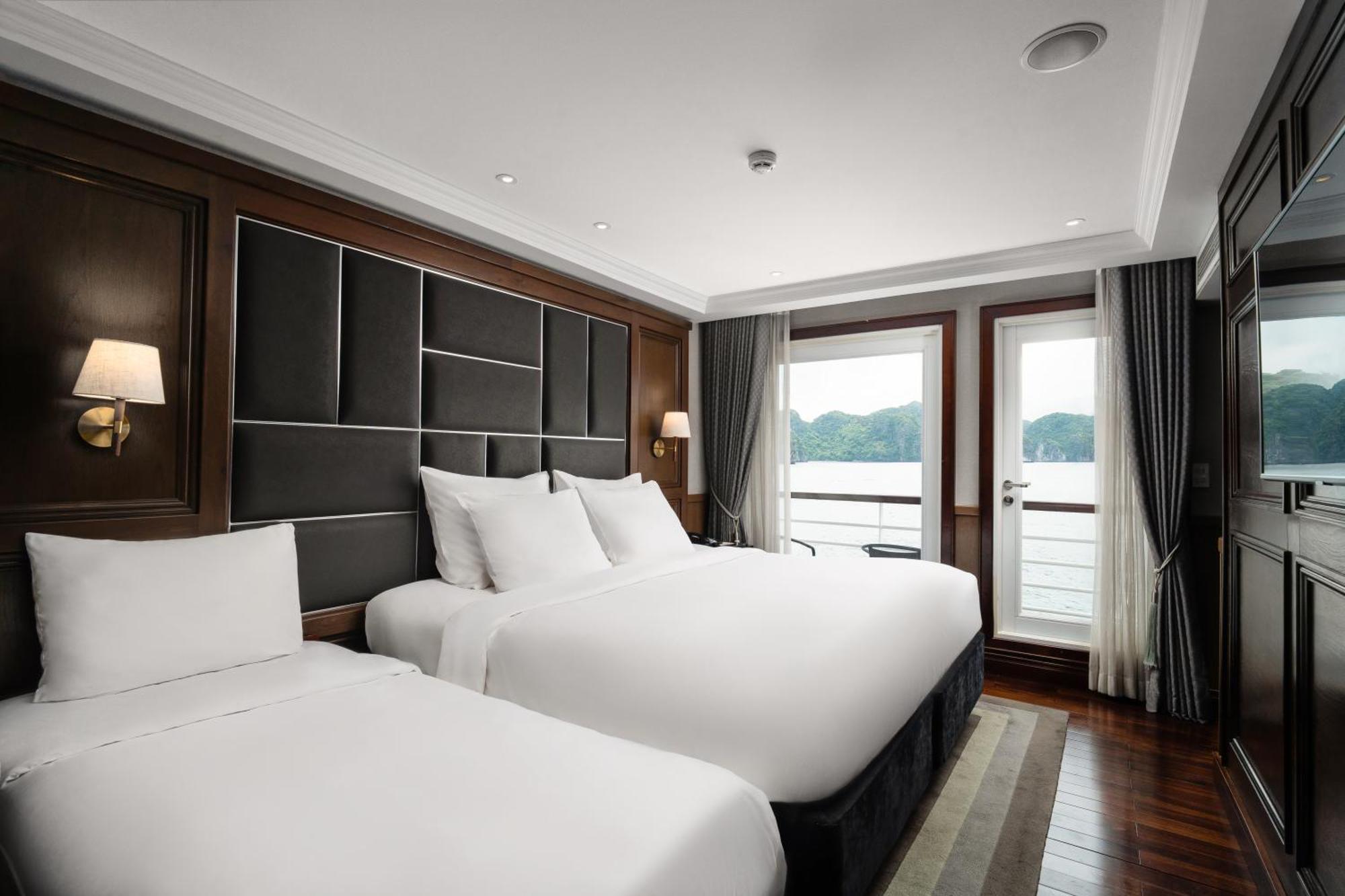 Ambassador Cruise Halong Bay Hotel ฮาลอง ภายนอก รูปภาพ
