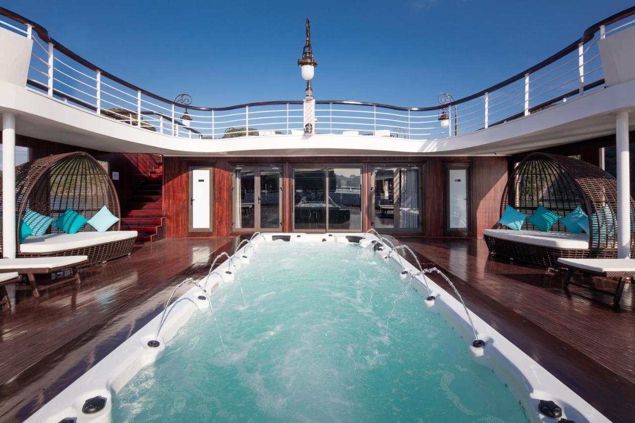 Ambassador Cruise Halong Bay Hotel ฮาลอง ภายนอก รูปภาพ