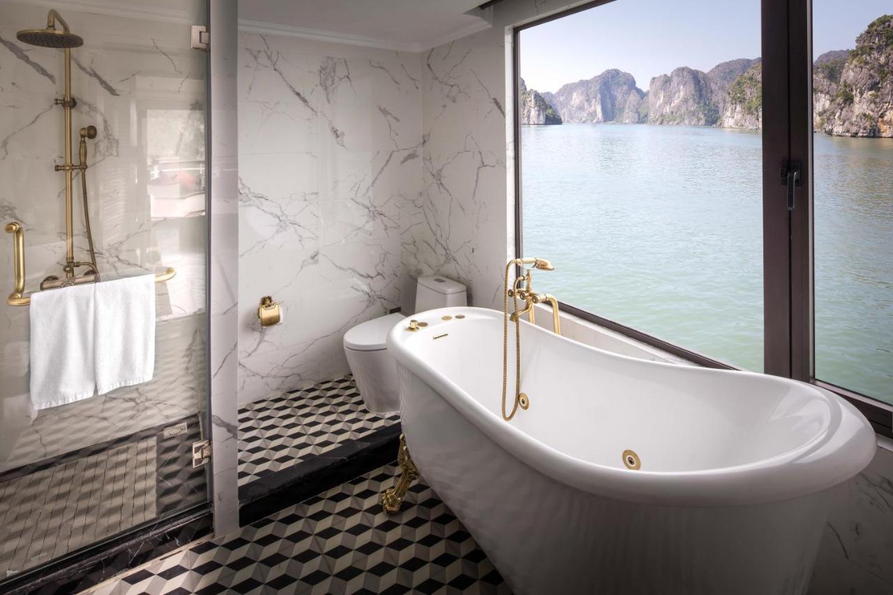 Ambassador Cruise Halong Bay Hotel ฮาลอง ภายนอก รูปภาพ