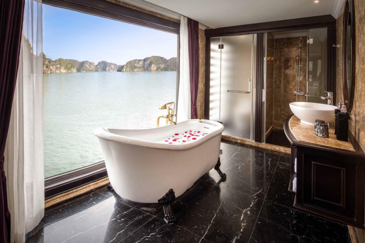 Ambassador Cruise Halong Bay Hotel ฮาลอง ภายนอก รูปภาพ