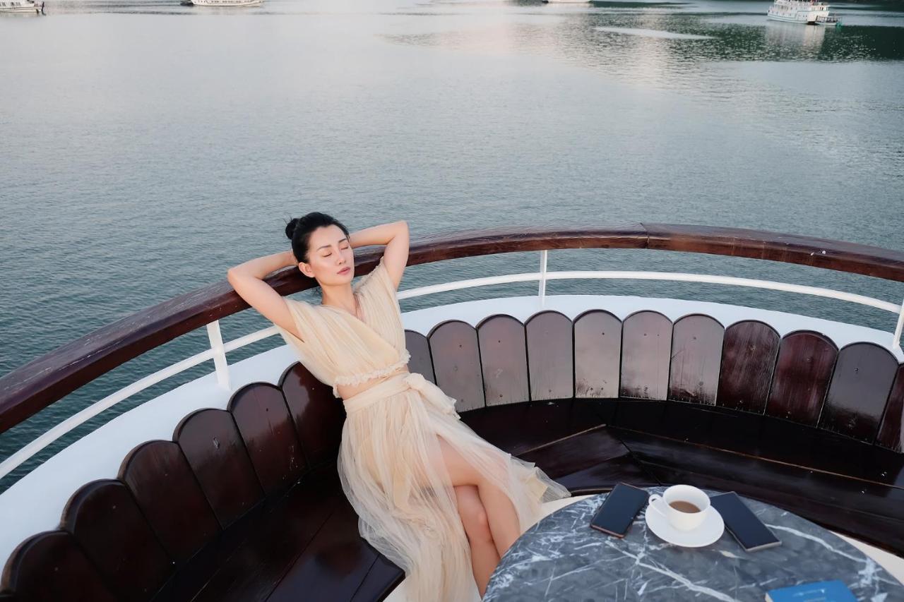 Ambassador Cruise Halong Bay Hotel ฮาลอง ภายนอก รูปภาพ